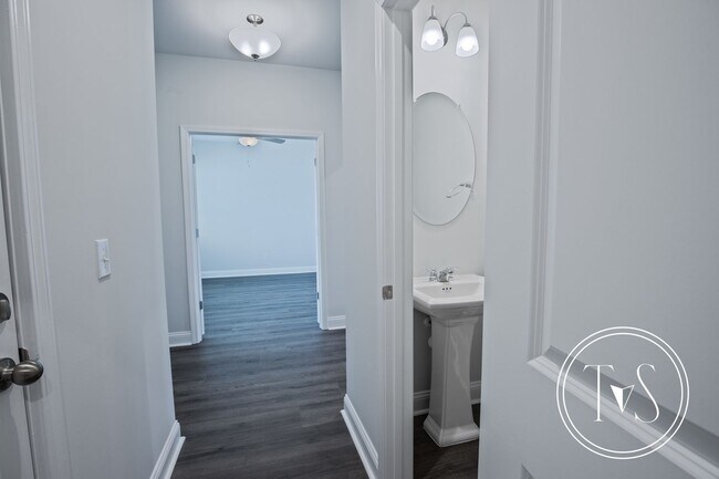 Building Photo - RATE DROP ALERT (was $3500/month) and SUMM...