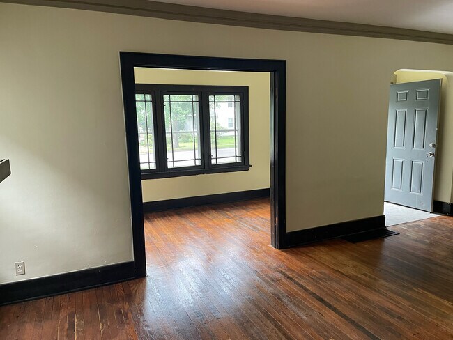 Bonus Den - 853 N Howard St