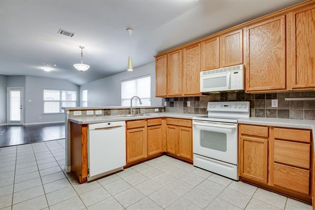 Building Photo - 6940 Willow Crest Dr