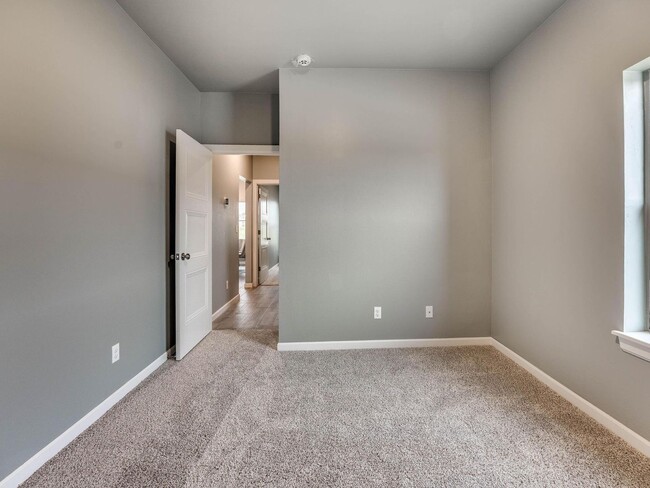 Building Photo - 9617 Lake Gohar Dr