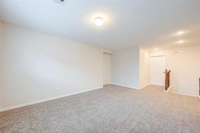 Building Photo - 15910 Copper Oak Ln