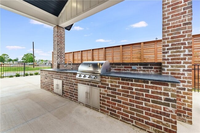 Building Photo - The Benton -  200 Ryan Unit Garland | Crittenden