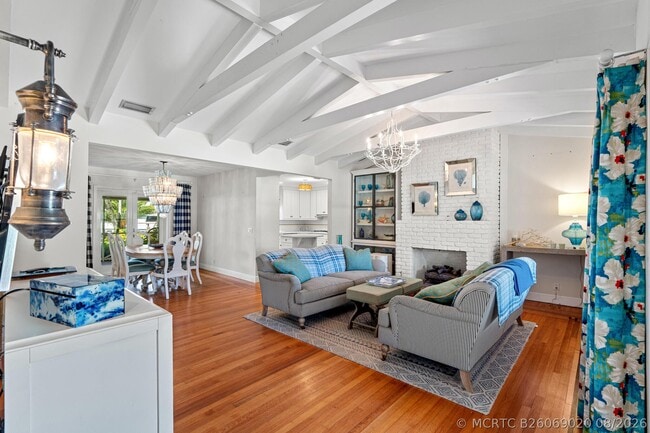 Building Photo - 627 Solar Isle Dr