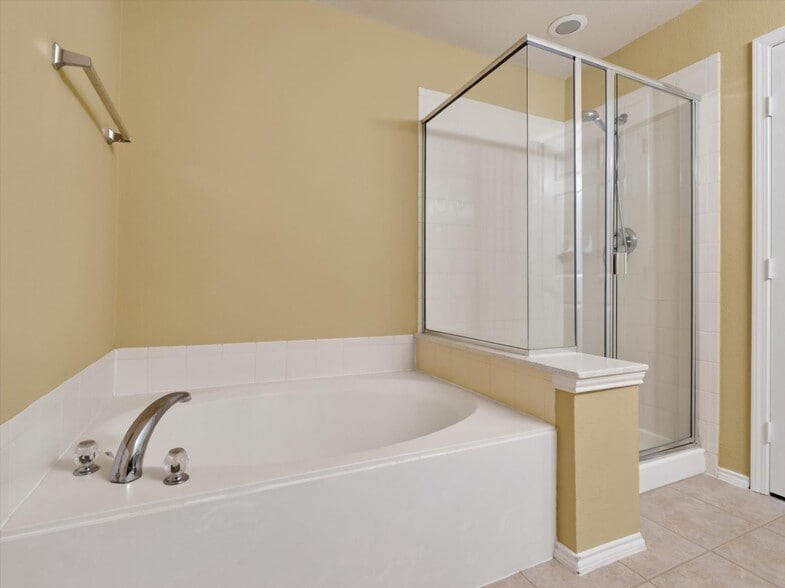 Building Photo - 3004 Sawgrass Dr