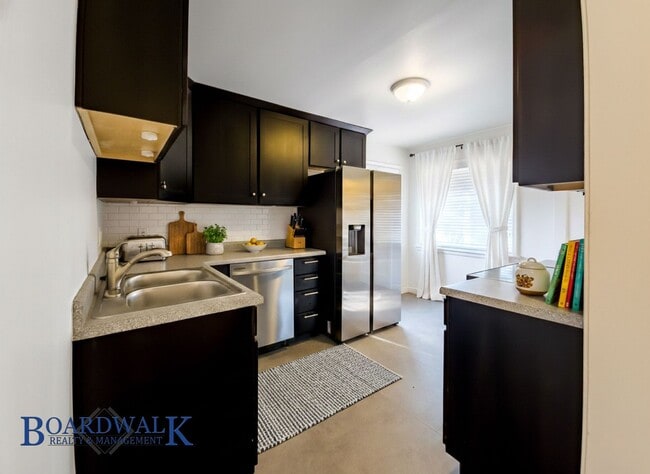 Building Photo - Spacious 4-Bed Home with Basement & Covered Patio