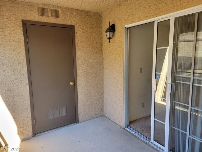 Building Photo - 2200 S Fort Apache Rd