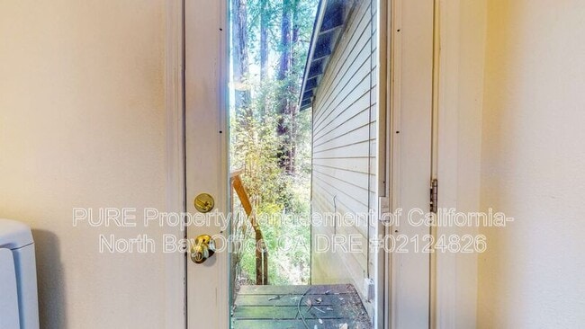 Building Photo - 17475 Summit Ave