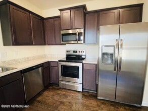 Building Photo - 440 Aralia Ln