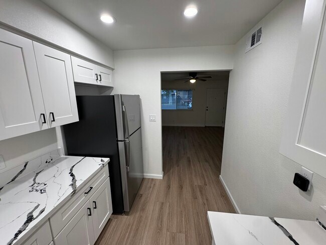 Building Photo - 2118 N Glenn Ave