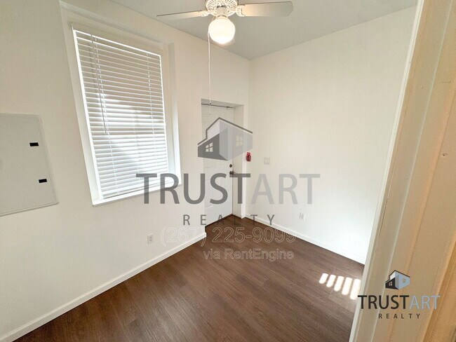 Building Photo - 910 N 41st St