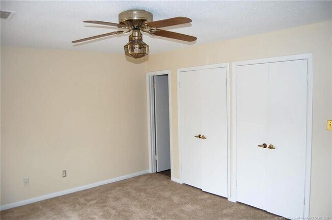 Building Photo - 122 Mallard Cove