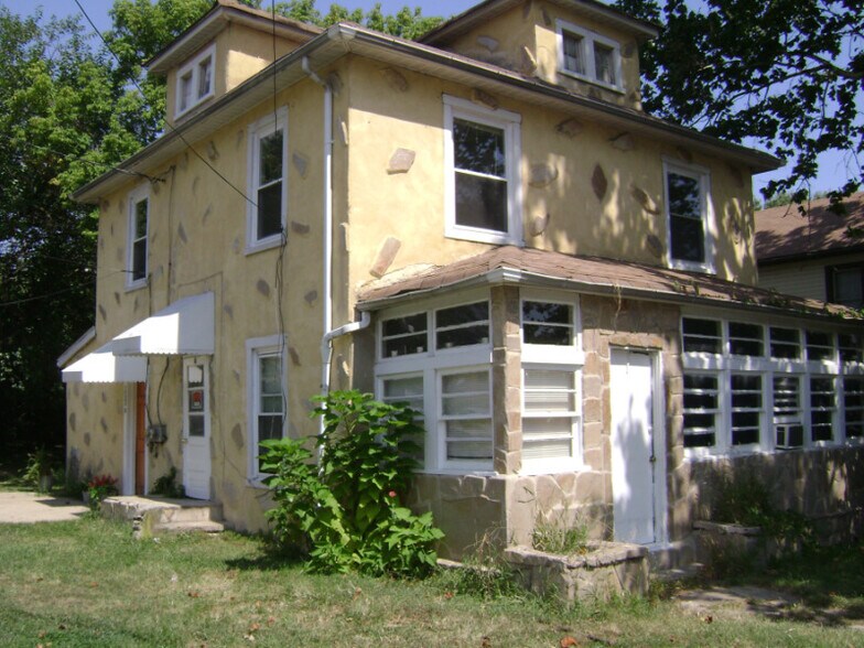 Building Photo - 1723 Hall Ave