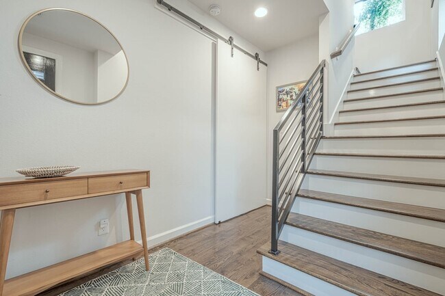 Building Photo - 1615 Bingham St