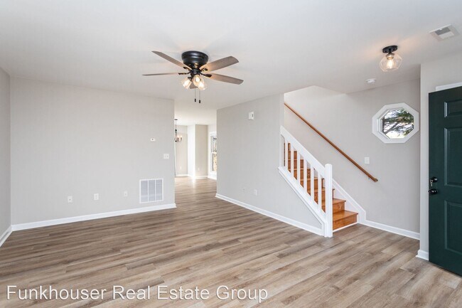 Building Photo - 2 br, 2.5 bath House - 835 Camelot Lane