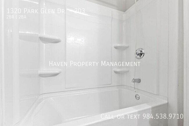 Building Photo - 1320 Park Glen Dr
