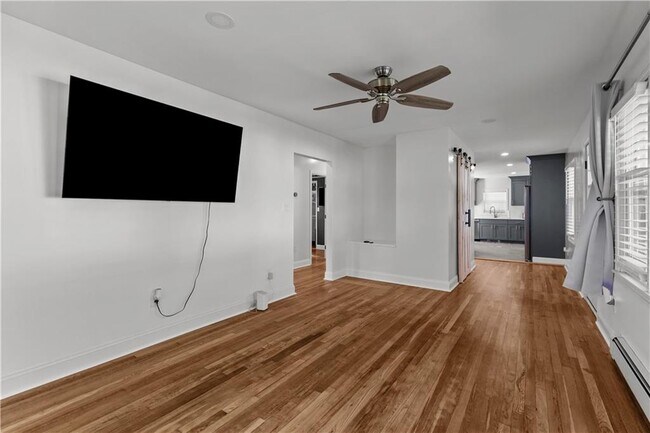 Building Photo - 12 Philips St