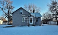 Building Photo - 510 E Maple-2 bedroom house