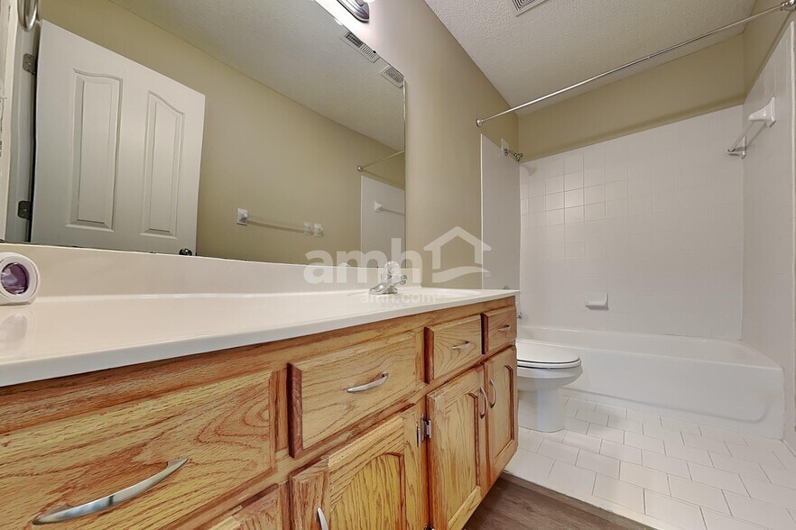 Building Photo - 13148 Braybourne Pky