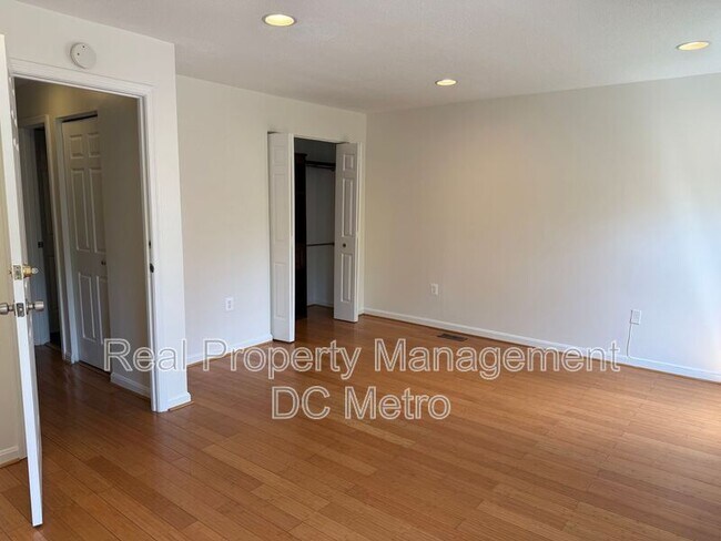 Building Photo - 1125 Harvard St NW
