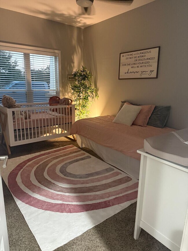 Building Photo - Beautiful 4 BR 2 bath in Prospect Ridge area