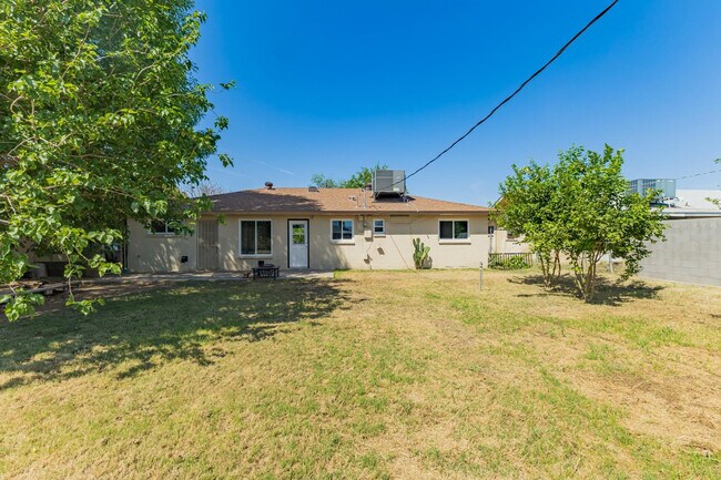 Building Photo - 7733 N 60th Ave