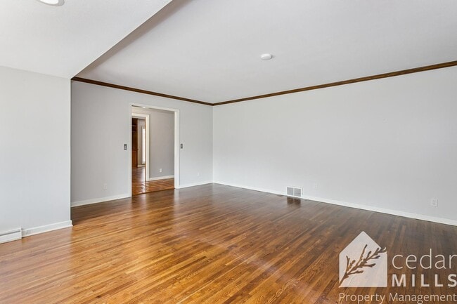 Building Photo - 125 S Oakwood St