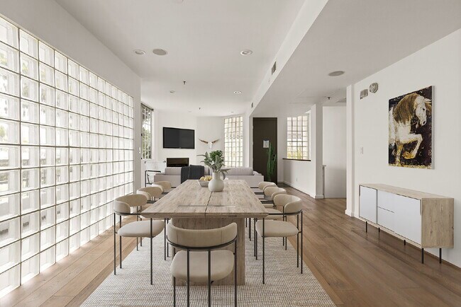 Building Photo - Stylish End-Unit Townhome in Prime Santa Monica | Private Rooftop Deck & Bonus Room