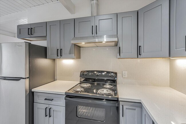 Building Photo - Ground Floor 1 Bed/1Bath Apartment in El Cerrito - Remodeled with 1 Parking Space Included