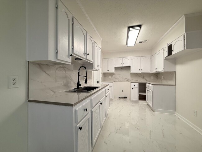 Building Photo - FOR RENT – Newly Remodeled 4 Bedroom / 2 Bath Home