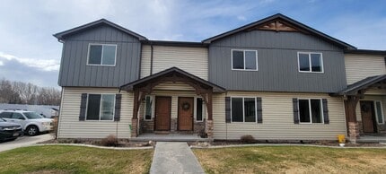 Building Photo - 3 bed, 1.5 bath End Unit in The Meadows To...