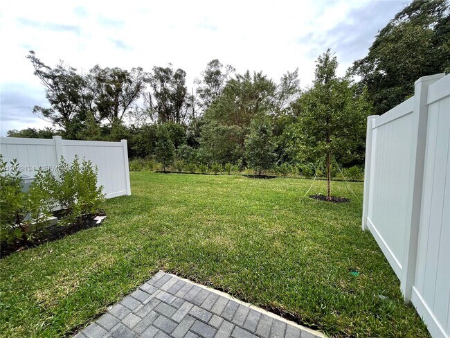 Building Photo - 4297 Hammock Grove Dr