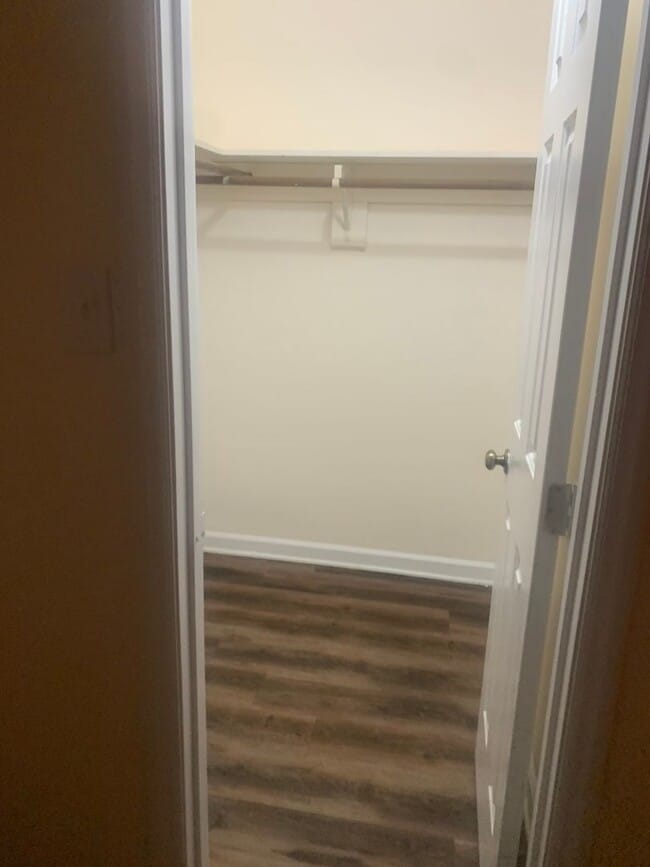 Building Photo - Great NW RALEIGH location-2 brm 2 bath ~ F...