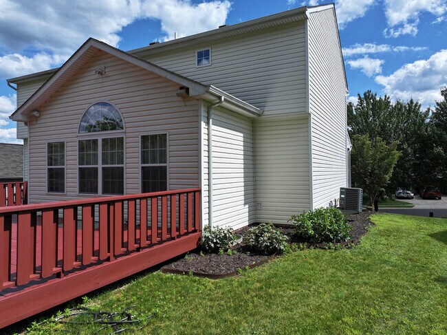 Building Photo - 1909 Colonial Dr