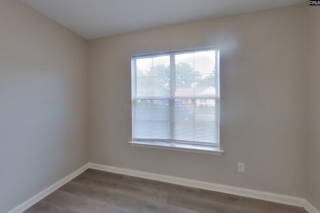 Building Photo - 127 Wenlock Cir