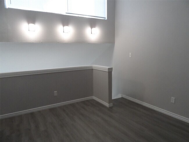 Building Photo - 12900 Walden Rd
