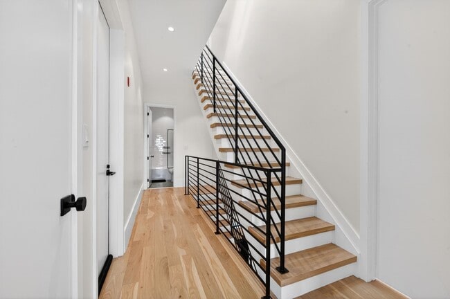 Building Photo - 339 Palisade Ave