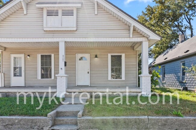 Building Photo - 1131 Hasbrook Ave