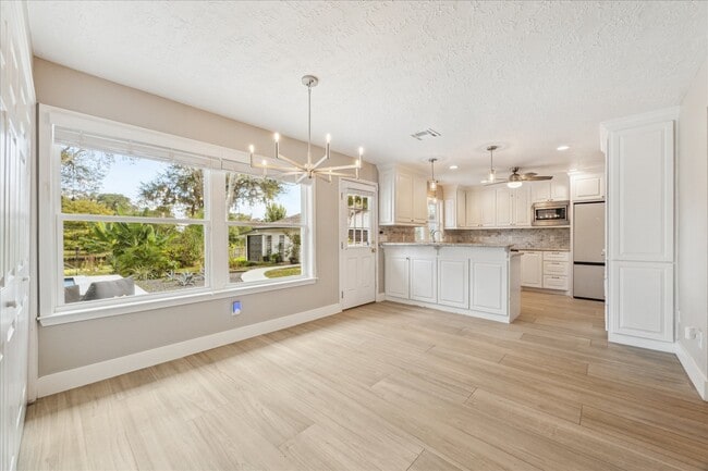 Building Photo - 205 W Bayou Dr