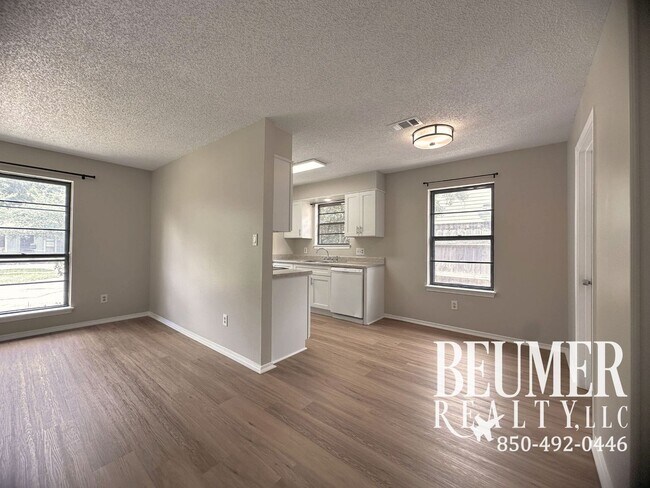 Building Photo - Updated Home Near I-10 and Scenic Hwy