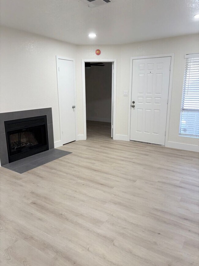 Building Photo - **BRAND NEW!! FULLY RENOVATED CONDO IN CHANDLER (CHANDLER BLVD & COOPER)**