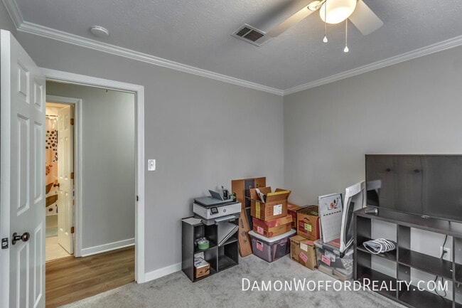 Building Photo - 103 Live Oak Ln