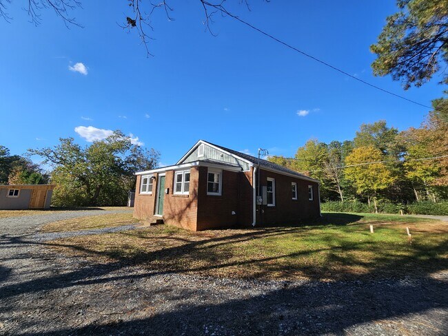 Building Photo - 2113 Delview Rd