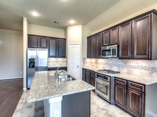 Building Photo - 1530 Holly Chase Ct