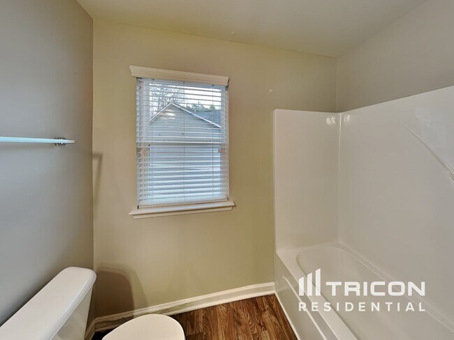 Building Photo - 5175 Howell Ct