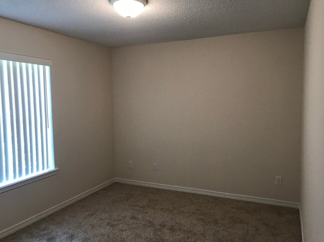 Building Photo - 2642 Hidden Creek Dr