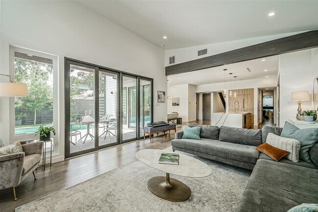 Building Photo - 7115 Housman