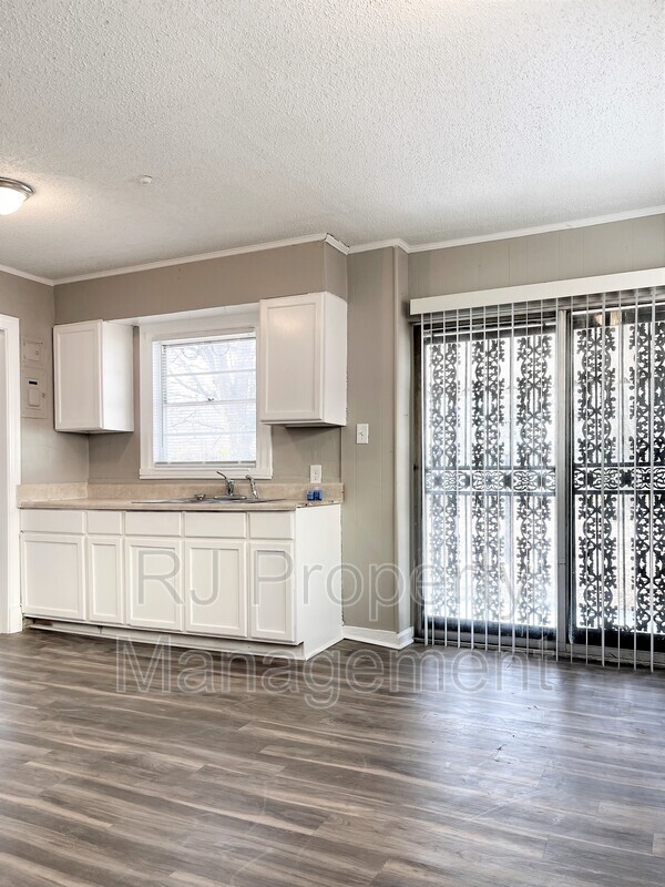 Building Photo - 1639 Shadowlawn Blvd