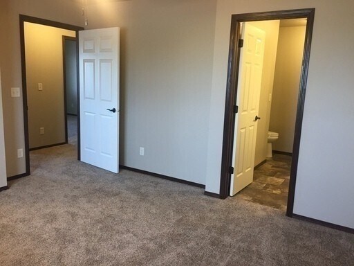 Building Photo - 320 Vernon Dr