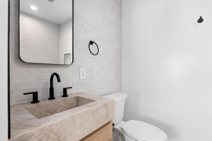 Building Photo - 1127 16th St