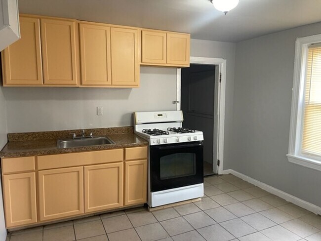 Building Photo - Amazing 3Bd/1Bath in Carroll Park